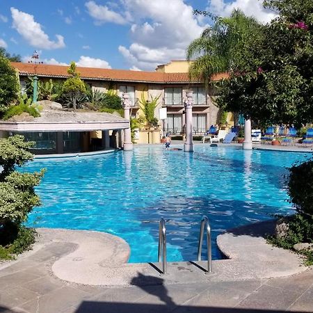 グラン ホテル アシエンダ デ ラ ノリア アグアスカリエンテス エクステリア 写真 The swimming pool at the hotel