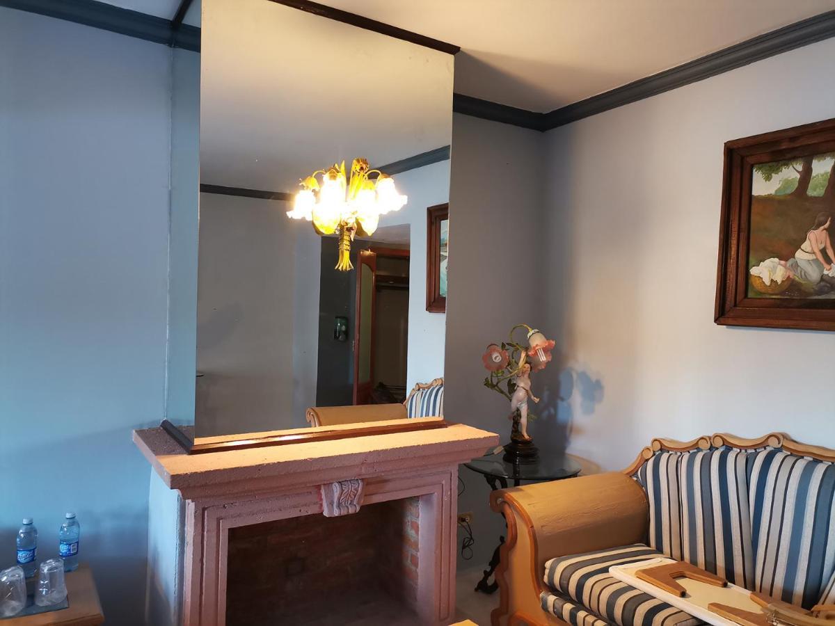 グラン ホテル アシエンダ デ ラ ノリア アグアスカリエンテス エクステリア 写真 A mirror in a living room