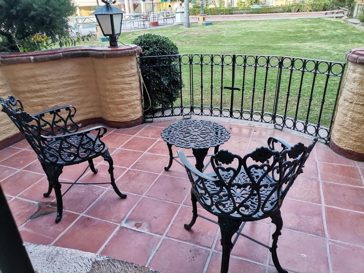 グラン ホテル アシエンダ デ ラ ノリア アグアスカリエンテス エクステリア 写真 Iron patio furniture