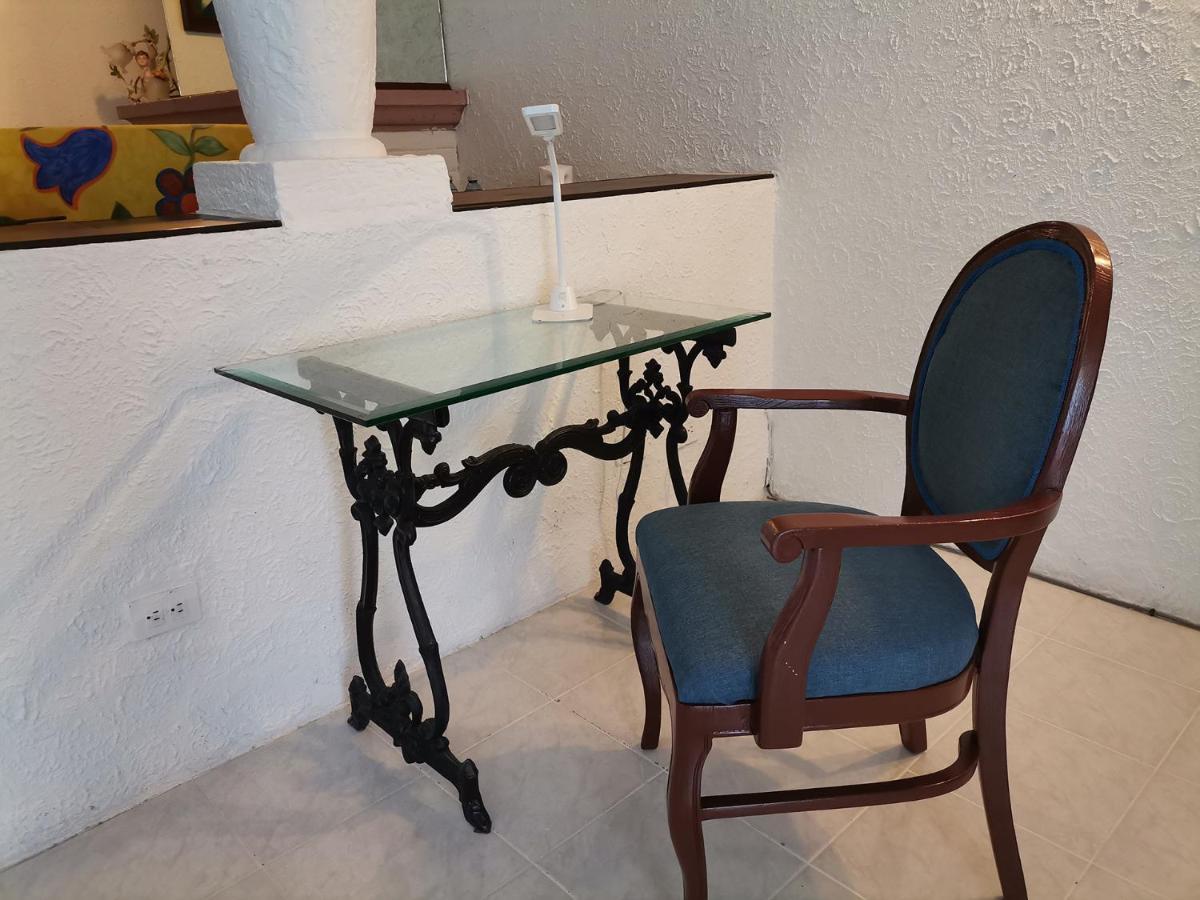 グラン ホテル アシエンダ デ ラ ノリア アグアスカリエンテス エクステリア 写真 A chair