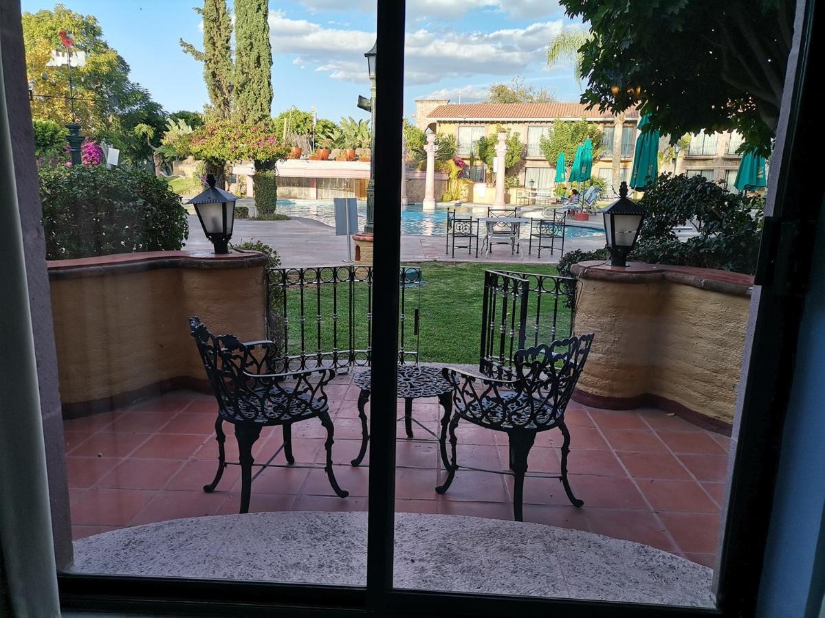 グラン ホテル アシエンダ デ ラ ノリア アグアスカリエンテス エクステリア 写真 View of the hotel's pool area