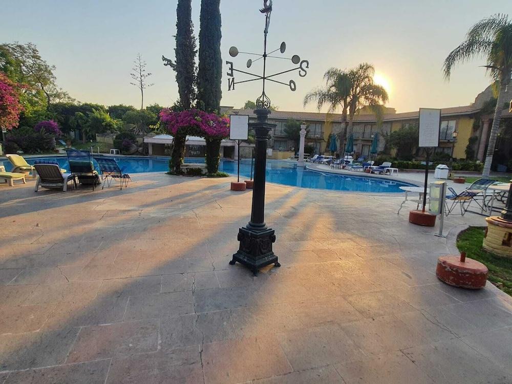 グラン ホテル アシエンダ デ ラ ノリア アグアスカリエンテス エクステリア 写真 The pool at the hotel