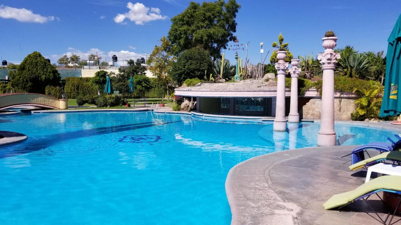 グラン ホテル アシエンダ デ ラ ノリア アグアスカリエンテス エクステリア 写真 The swimming pool at the hotel